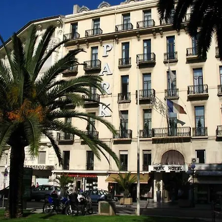 Hotel B4 Park 4*