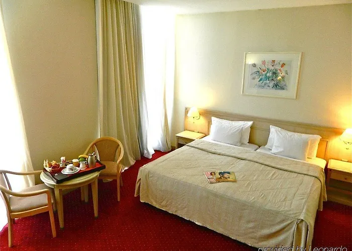 B4 Park Hotel 4*